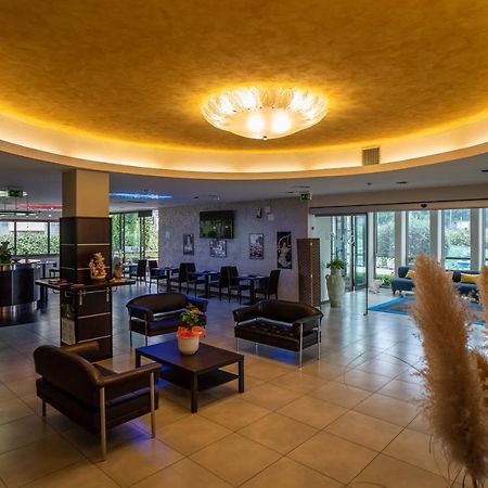 Hotel Insteia Полла Екстер'єр фото