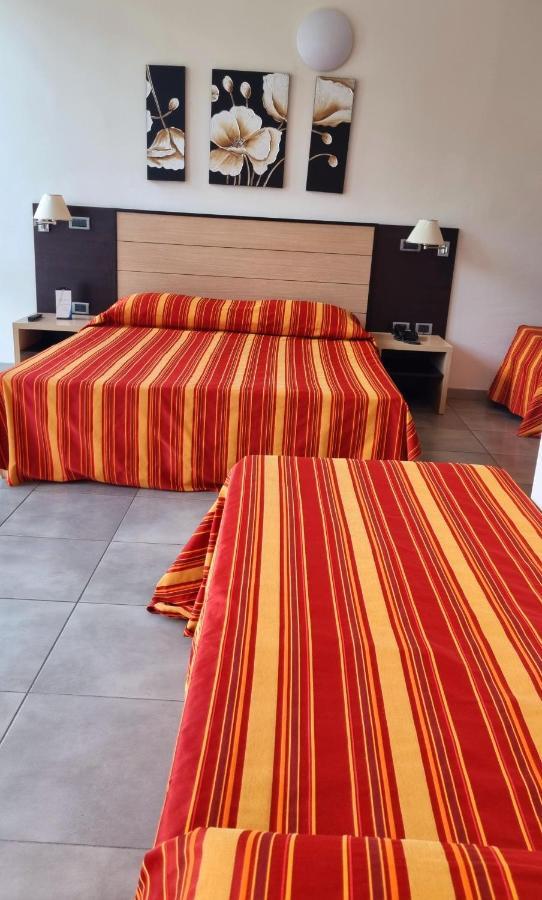 Hotel Insteia Полла Екстер'єр фото
