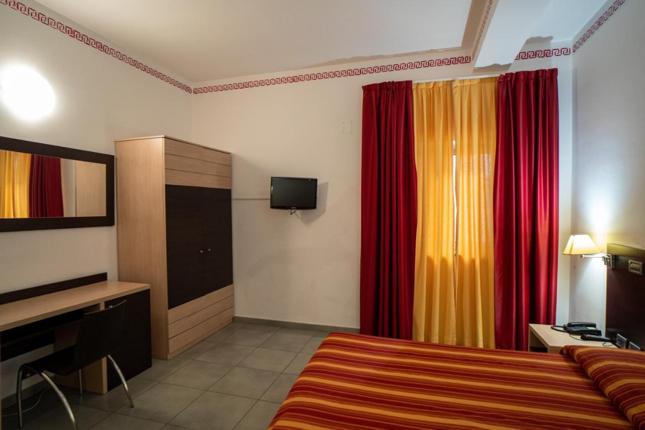 Hotel Insteia Полла Екстер'єр фото
