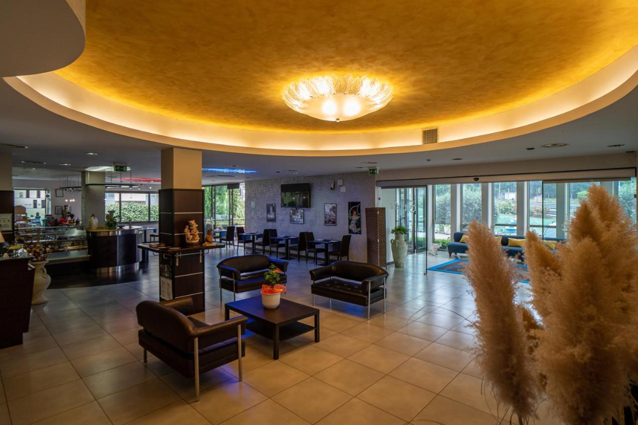 Hotel Insteia Полла Екстер'єр фото