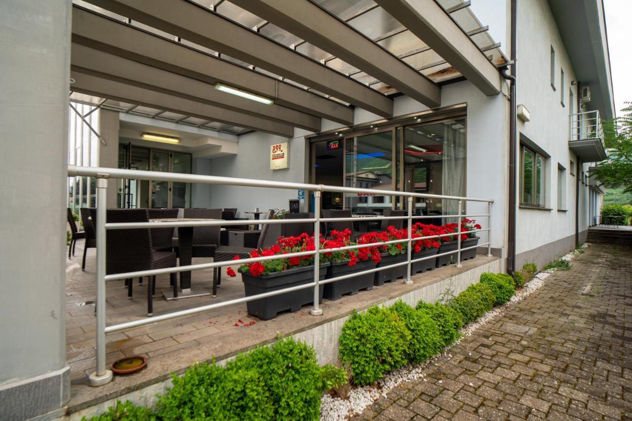 Hotel Insteia Полла Екстер'єр фото