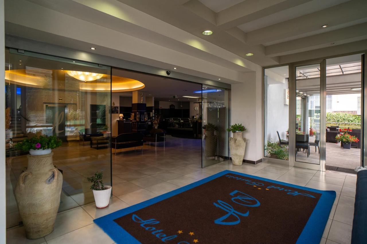 Hotel Insteia Полла Екстер'єр фото