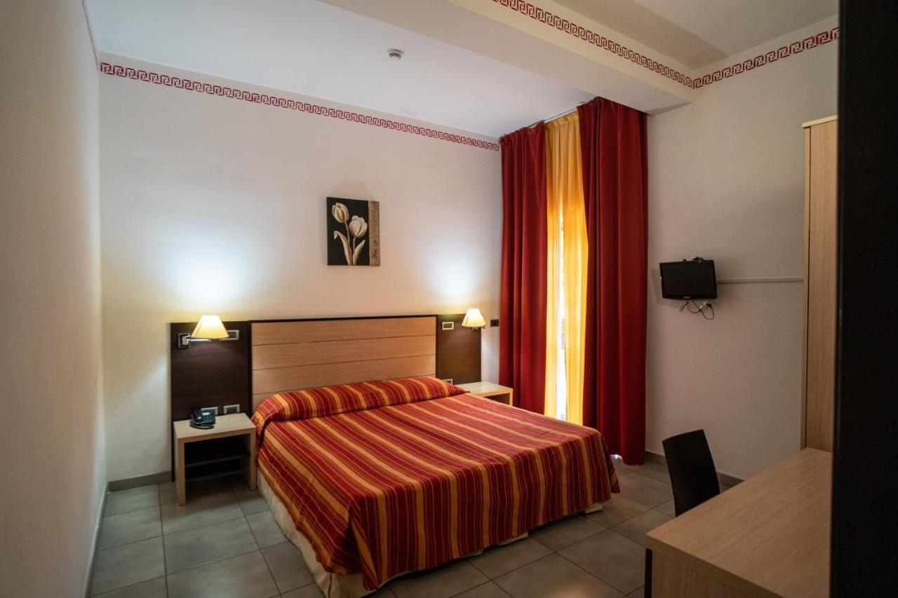 Hotel Insteia Полла Екстер'єр фото