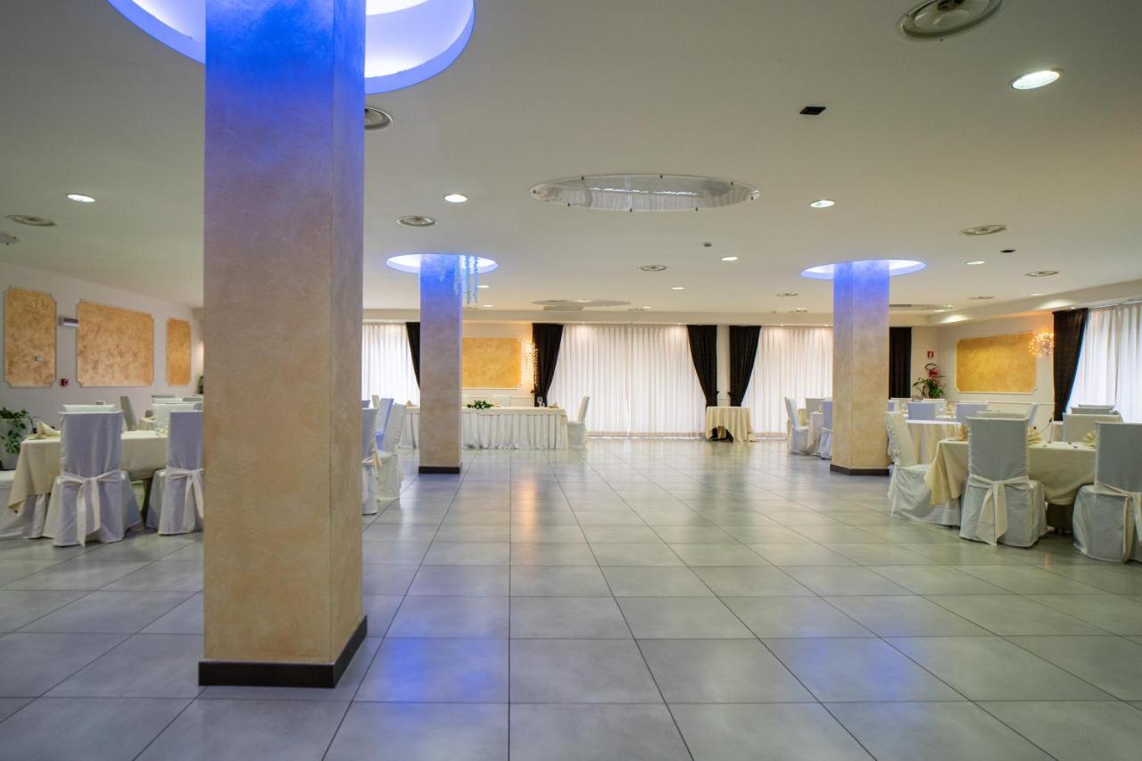 Hotel Insteia Полла Екстер'єр фото