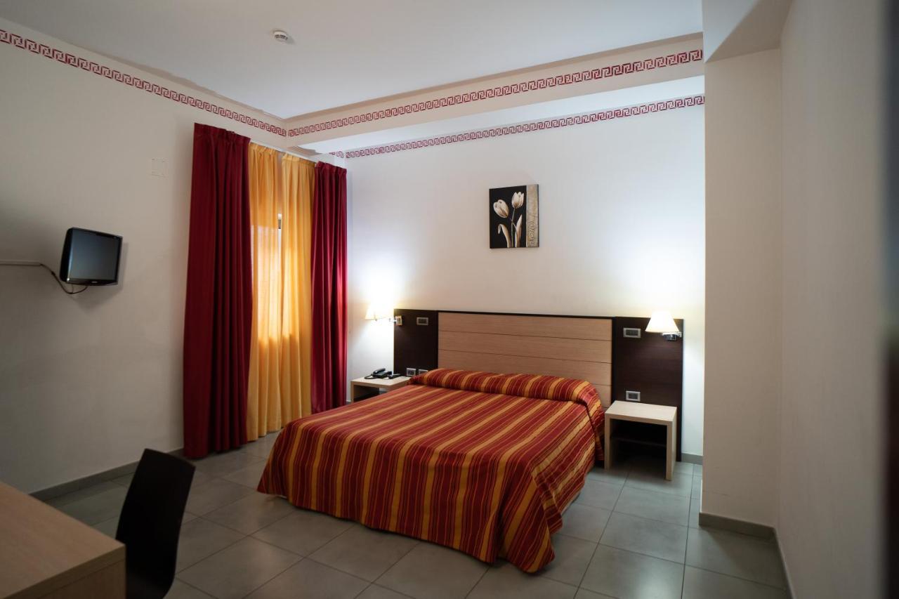 Hotel Insteia Полла Екстер'єр фото