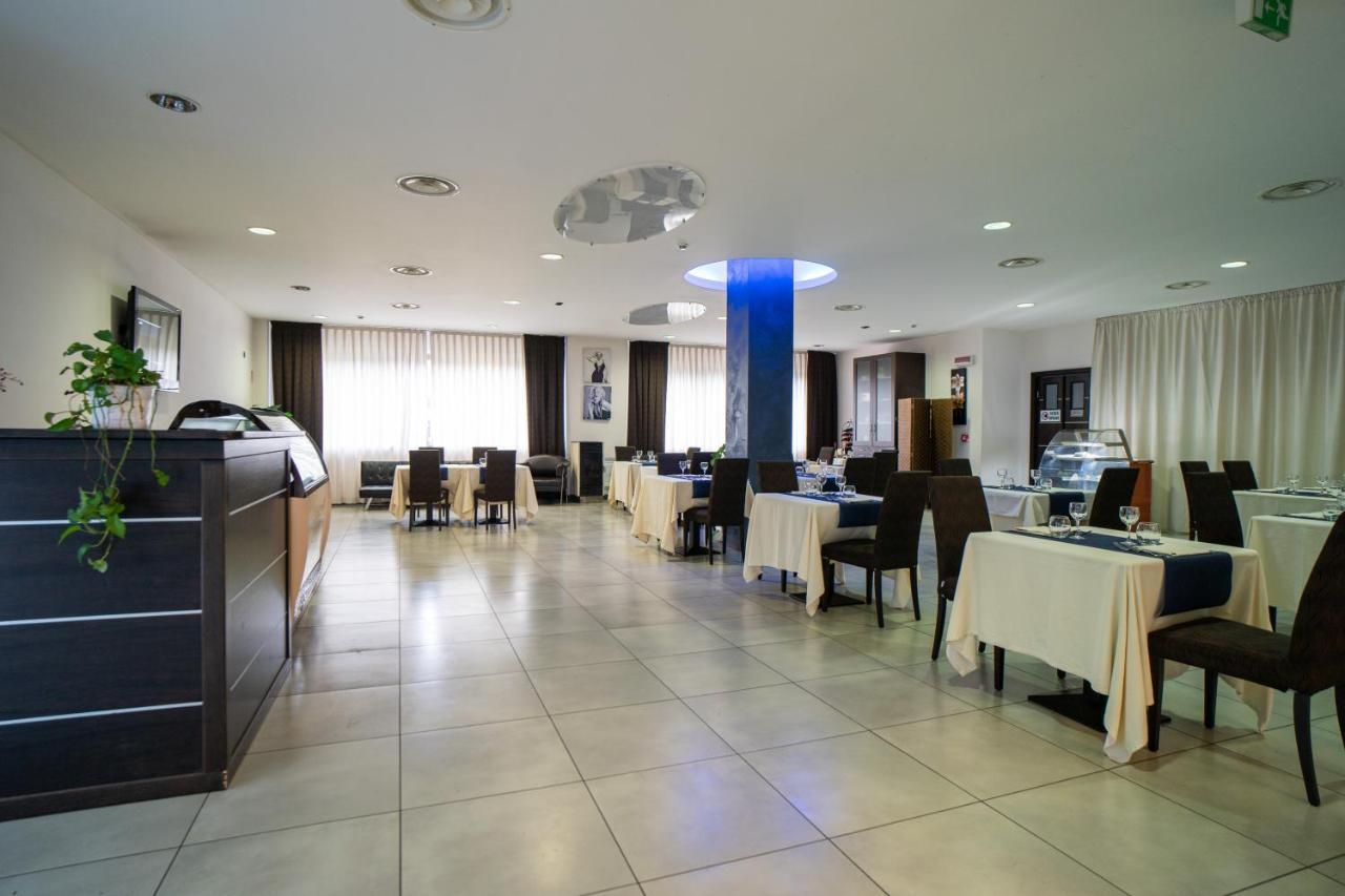 Hotel Insteia Полла Екстер'єр фото