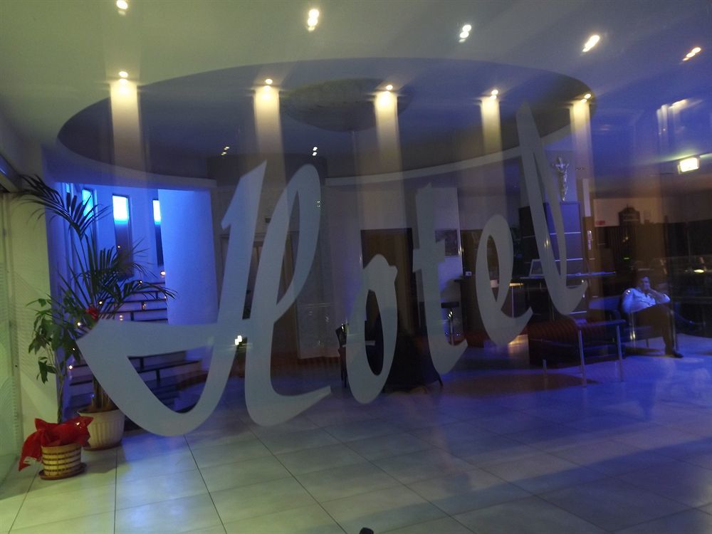 Hotel Insteia Полла Екстер'єр фото