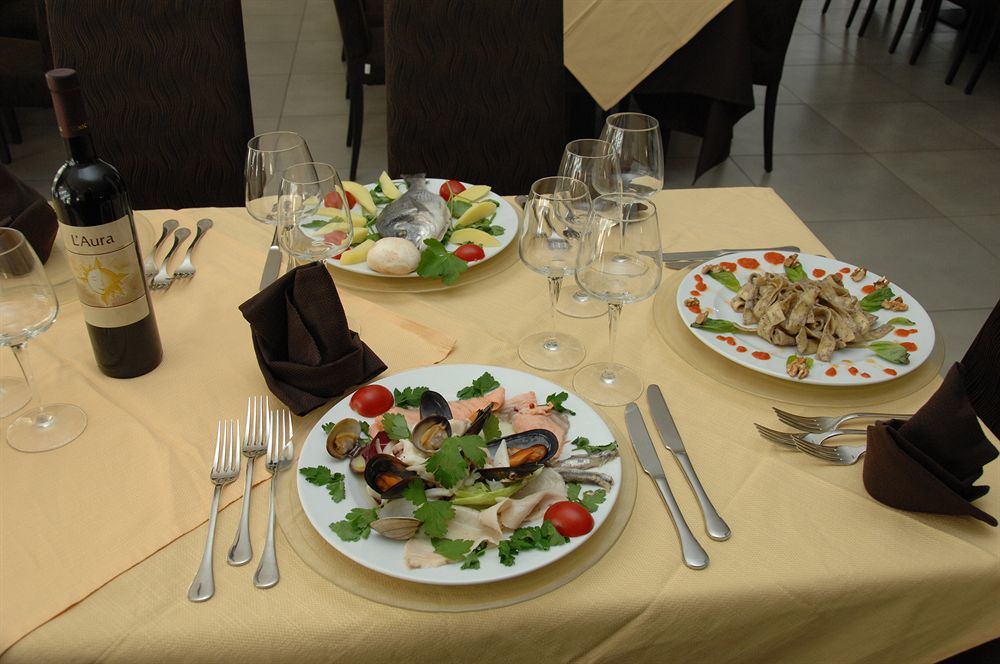Hotel Insteia Полла Екстер'єр фото