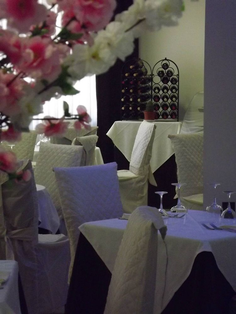 Hotel Insteia Полла Екстер'єр фото