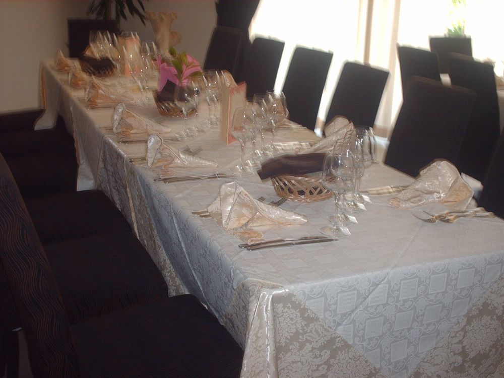 Hotel Insteia Полла Екстер'єр фото