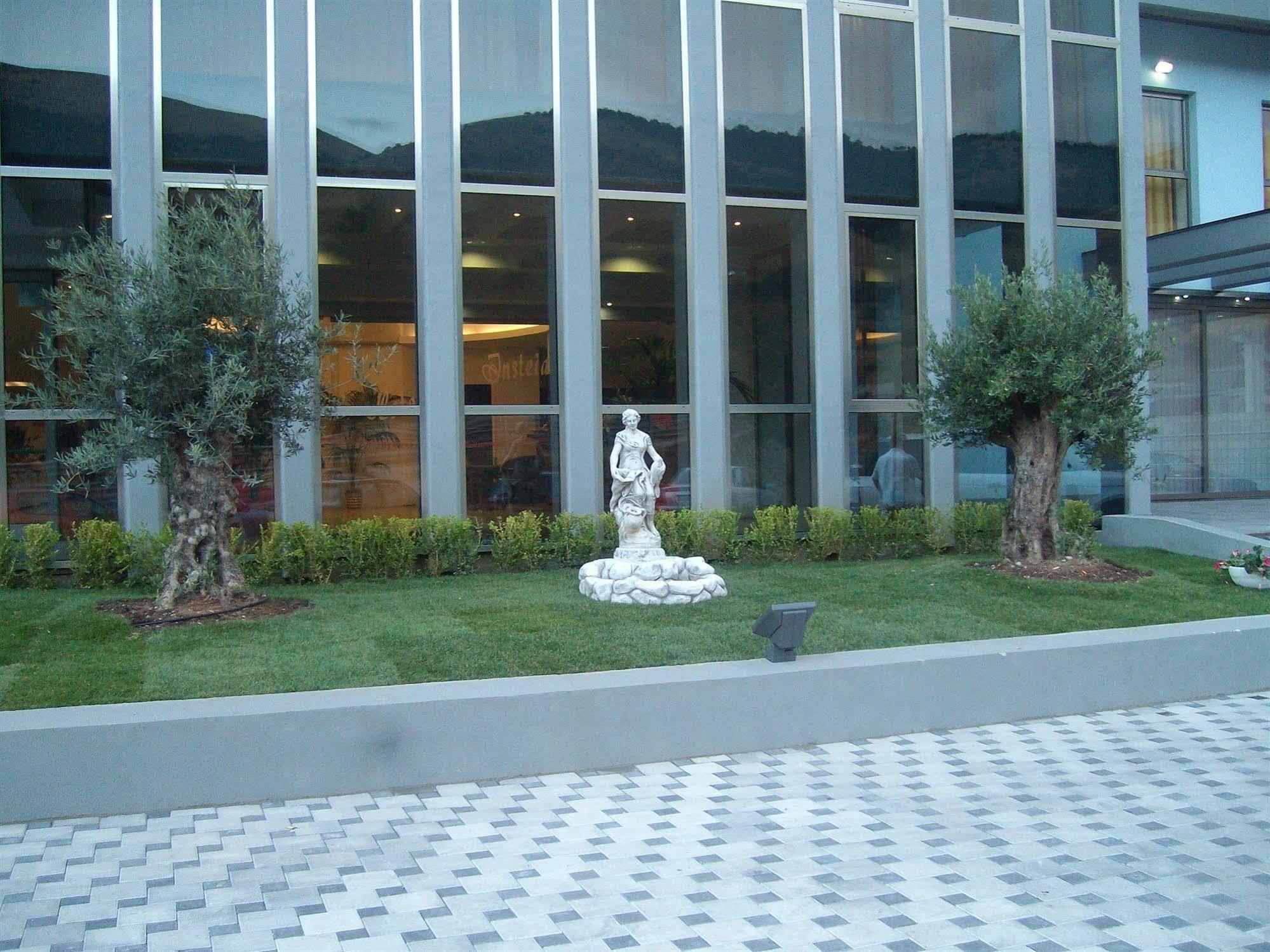 Hotel Insteia Полла Екстер'єр фото