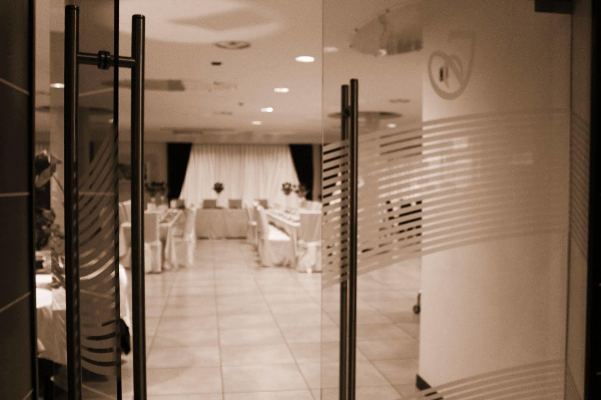 Hotel Insteia Полла Екстер'єр фото
