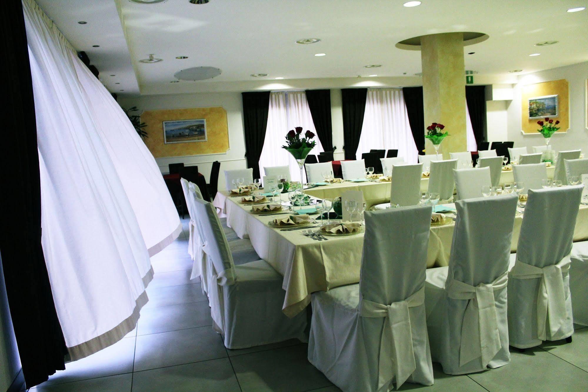 Hotel Insteia Полла Екстер'єр фото