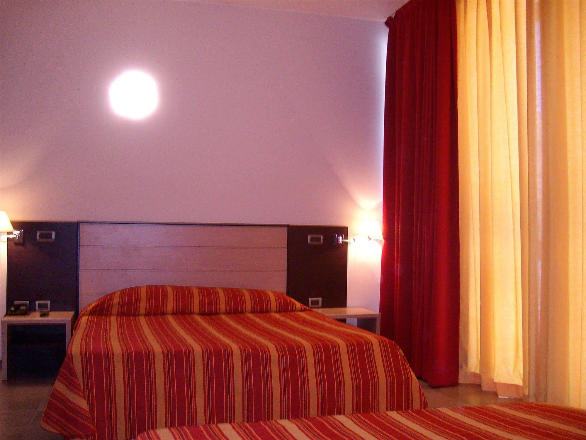 Hotel Insteia Полла Екстер'єр фото
