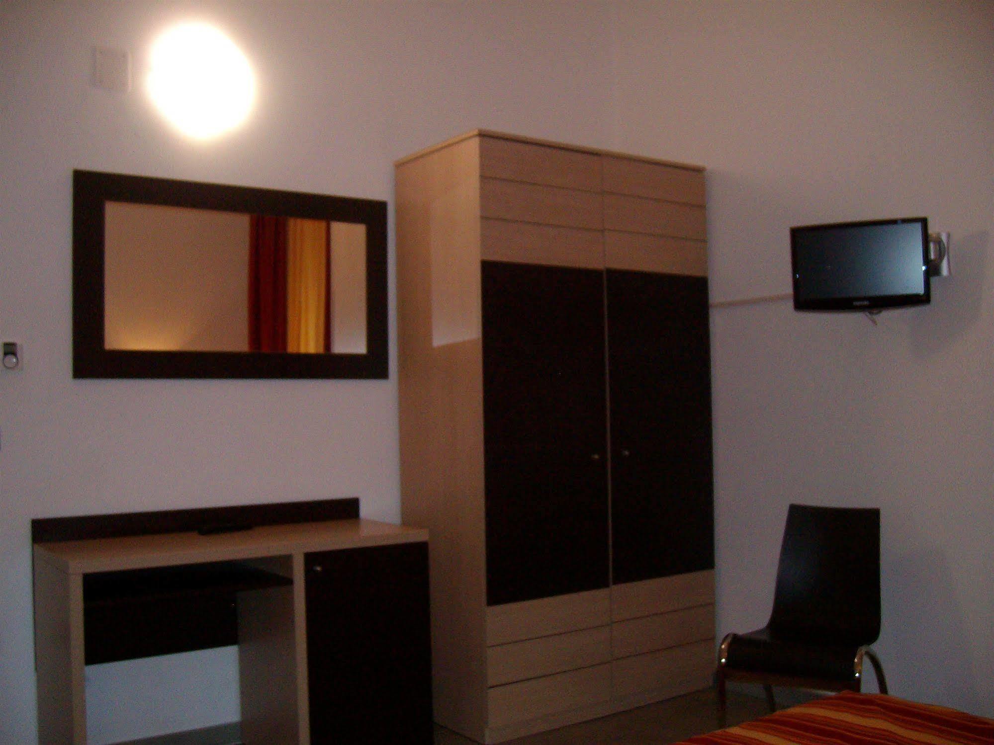 Hotel Insteia Полла Екстер'єр фото