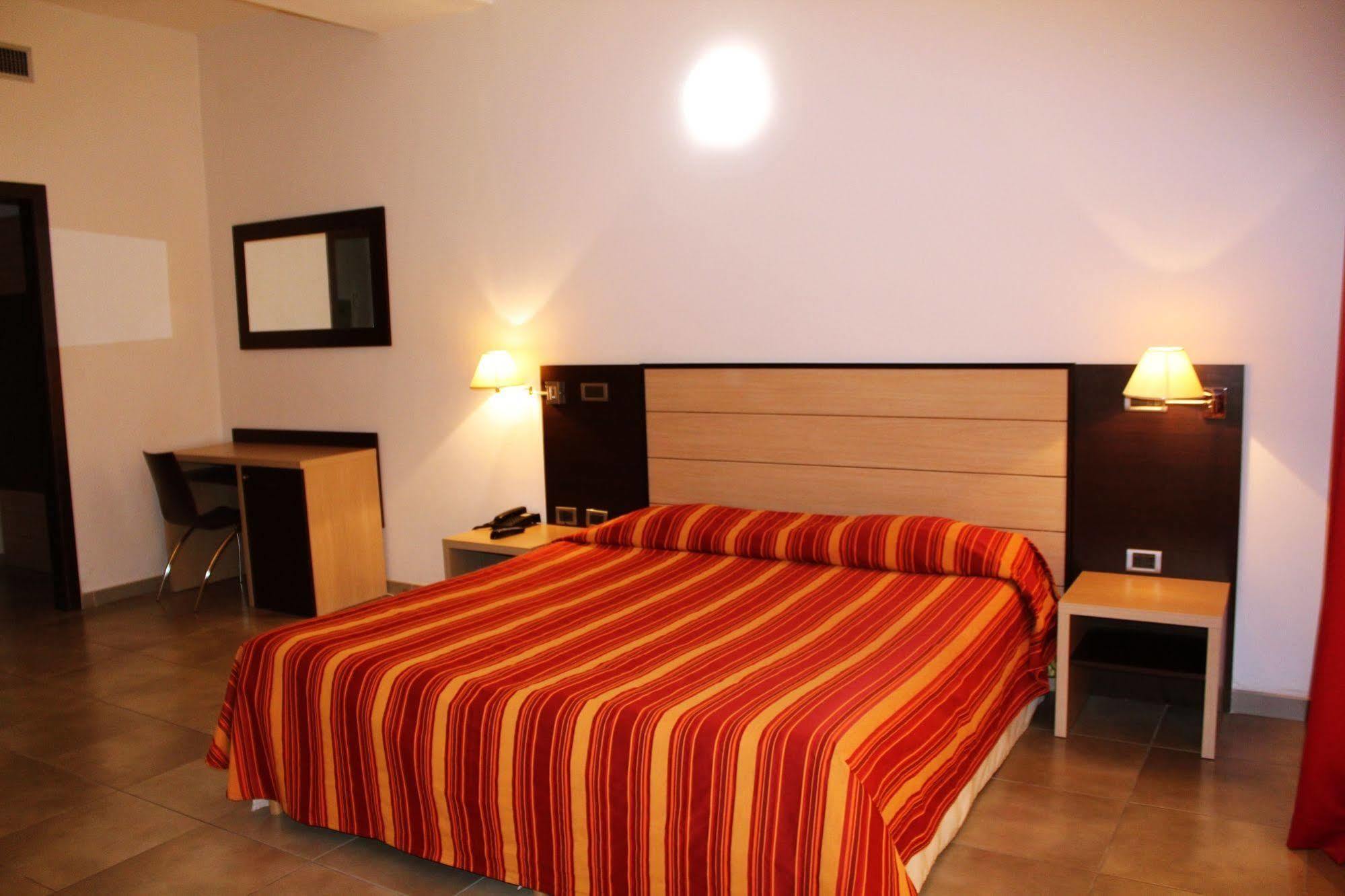 Hotel Insteia Полла Екстер'єр фото