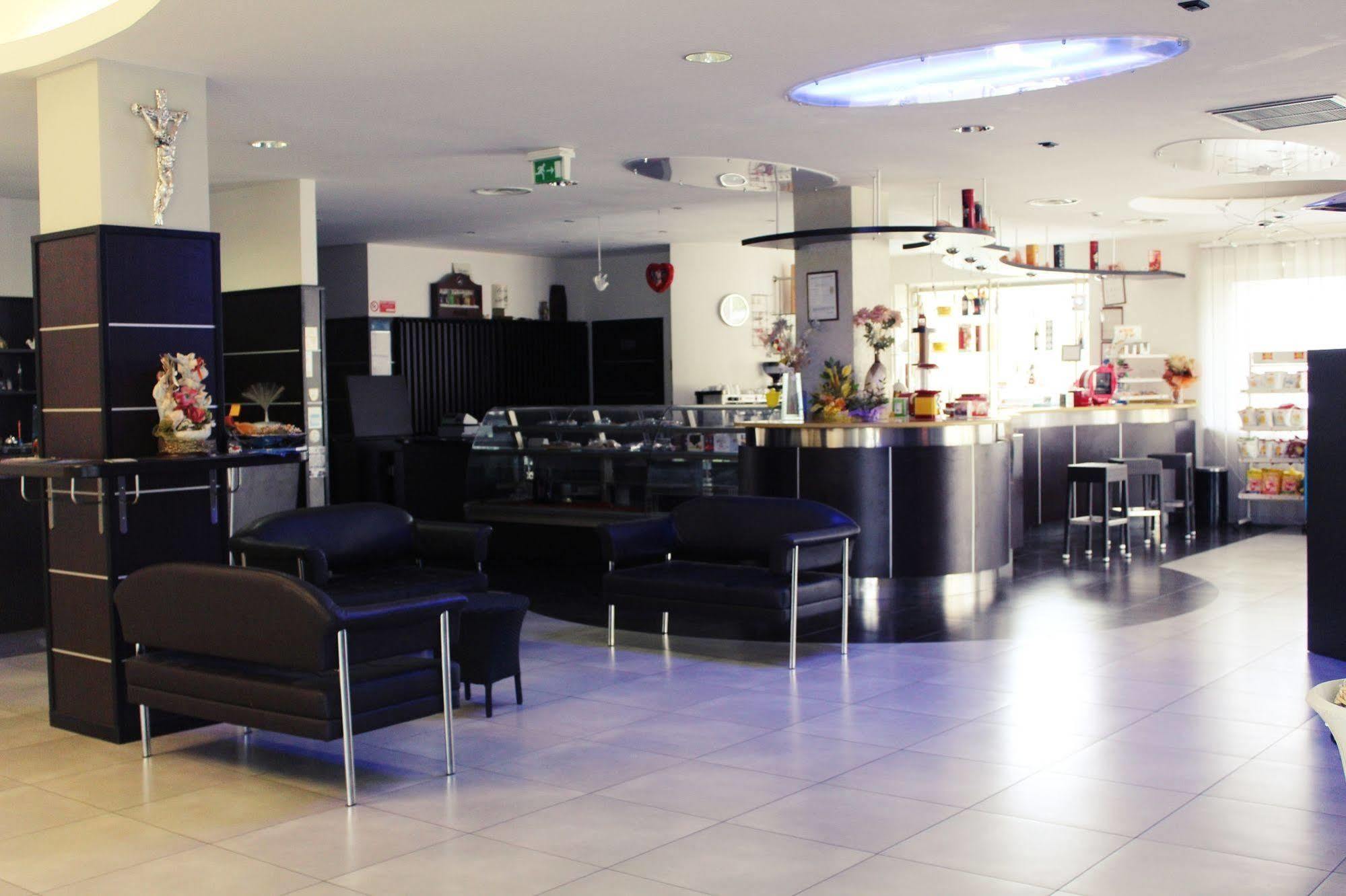 Hotel Insteia Полла Екстер'єр фото